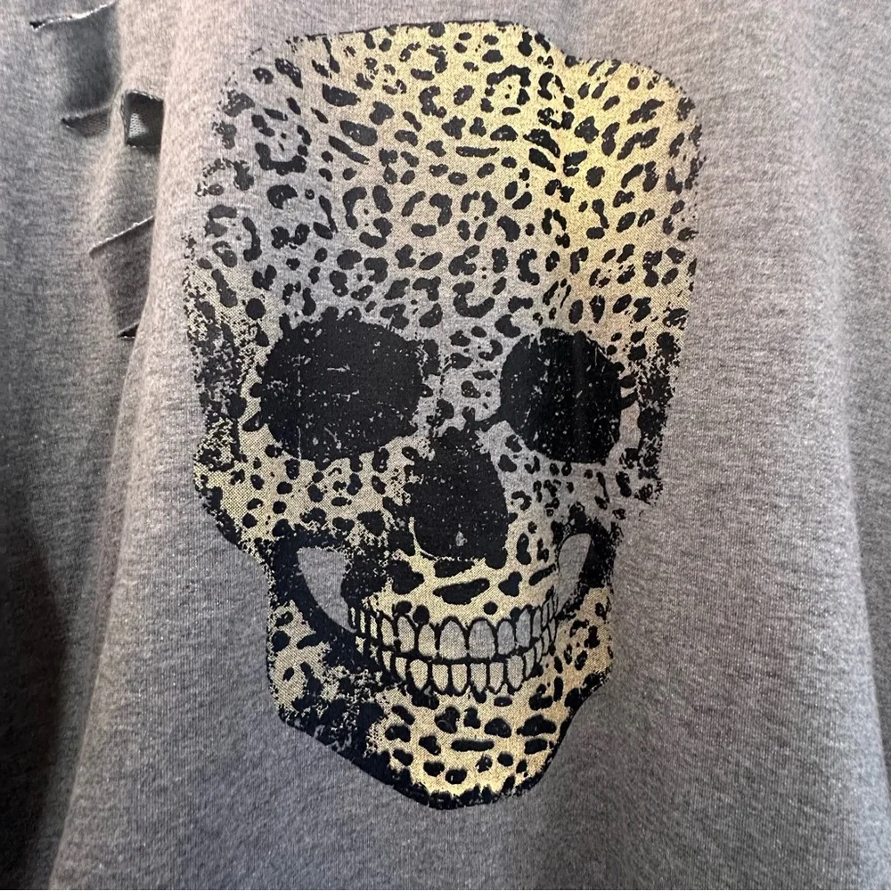 Blooming Jelly Women’s Size XXL Distressed Skull Sweater Gray Leopard Grunge - Picture 3 of 5
